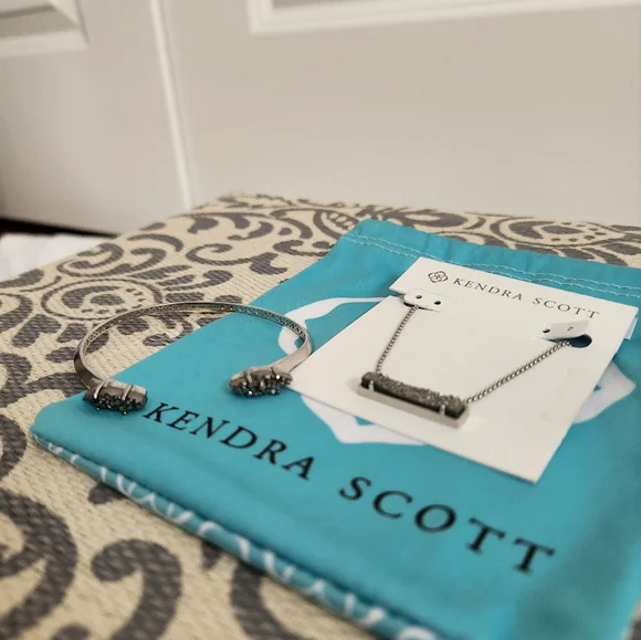 SOLD Kendra Scott Silver Leanor Bar Platinum Drusy Quartz Necklace and B… - Picture 3 of 6